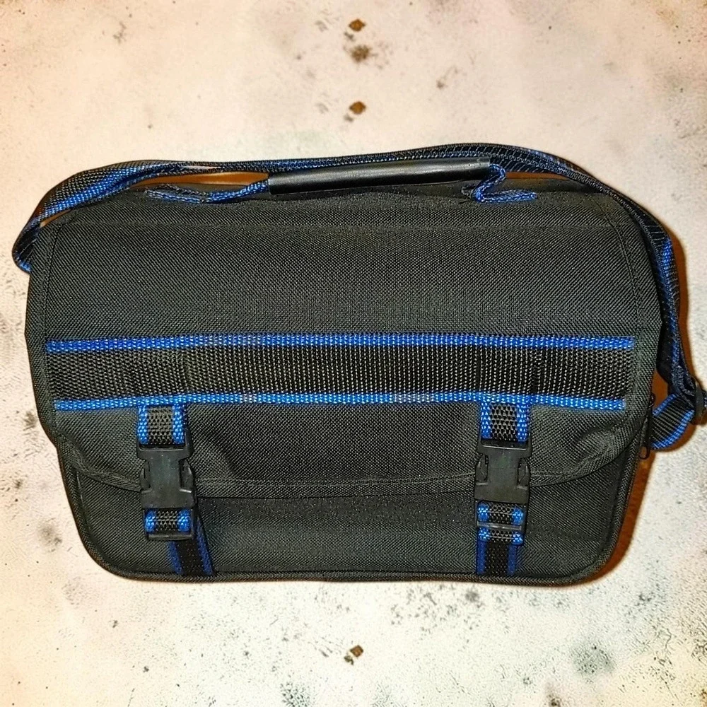 VTG 1992 Magnavox EasyCam CVN715AV01 8mm Camcorder Video Camera Bag Strap Parts